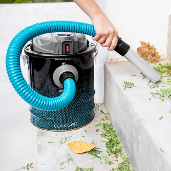 Cecotec Conga Ash 7000 Liberty ash vacuum cleaner, with 15-L capacity, 120 W, and great autonomy thanks to its 18 V battery.