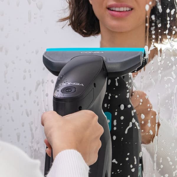 Cecotec Window vacuum cleaner. Sprays, cleans, and vacuums. 40-minute autonomy thanks to its 3.7-V battery and 100-m² coverage area with a single cha