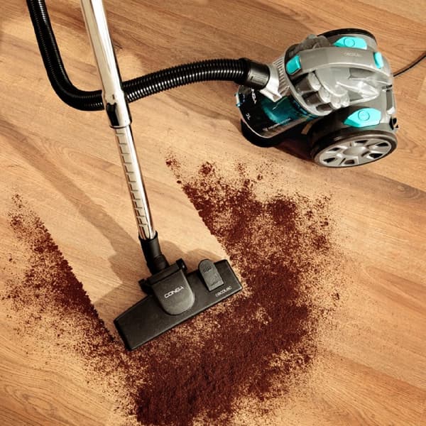 Cecotec 2 L bagless canister vacuum cleaner with 800 W of power.