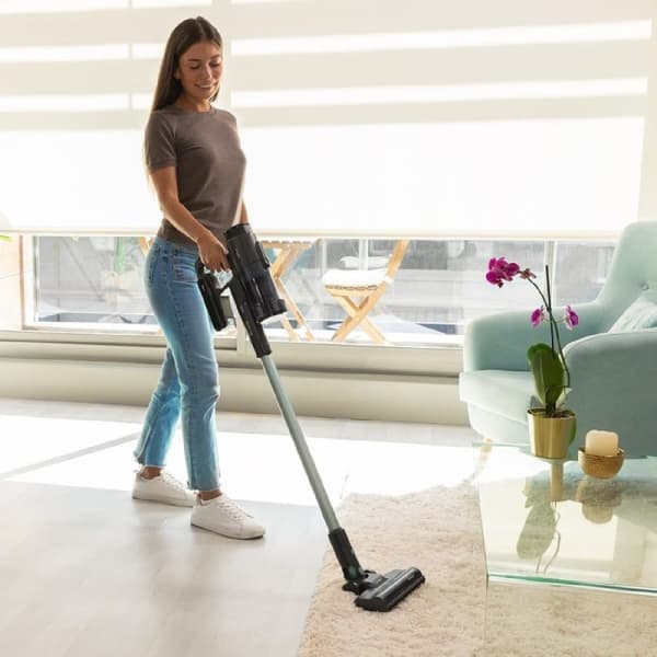 Cecotec 3-in-1 upright vacuum cleaner with parallel cyclone. 215 W power and 12 kPa. 60 minutes of autonomy. Jalisco brush and 500 ml tank.
