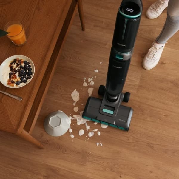 Cecotec 250 W electric mop. Scrubs and vacuums simultaneously. 35-minute runtime. Wet Jalisco absorbent roller brush. Descaling water spray against d