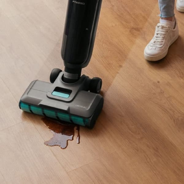 Cecotec 250 W electric mop. Scrubs and vacuums simultaneously. 35-minute runtime. Wet Jalisco absorbent roller brush. Descaling water spray against d