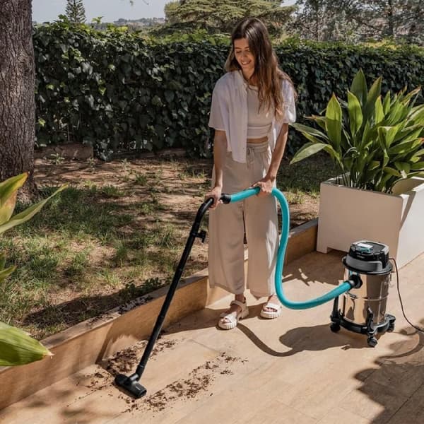 Cecotec Metal wet &amp; dry vacuum cleaner, highly durable and resistant, with a capacity of 16 l and 1200 W of power for perfect results.