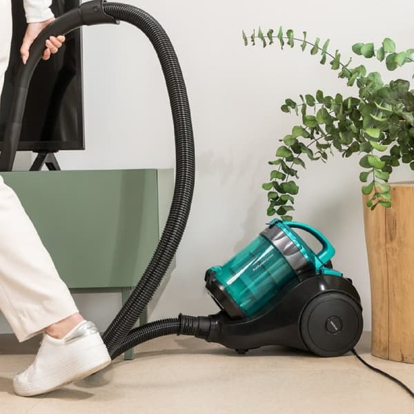 Cecotec 800-W canister vacuum cleaner. Multi-cyclonic and bagless. Maximum tank capacity of up to 2.5 L, with high-efficiency filtering system and me