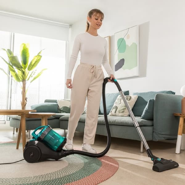 Cecotec 800-W canister vacuum cleaner. Multi-cyclonic and bagless. Maximum tank capacity of up to 2.5 L, with high-efficiency filtering system and me