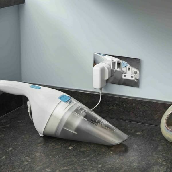 Håndholdt støvsuger Black & Decker NVC115JL 0,32 L 630 l/min 3,6V Hvid Grå 7,5 W Blanco