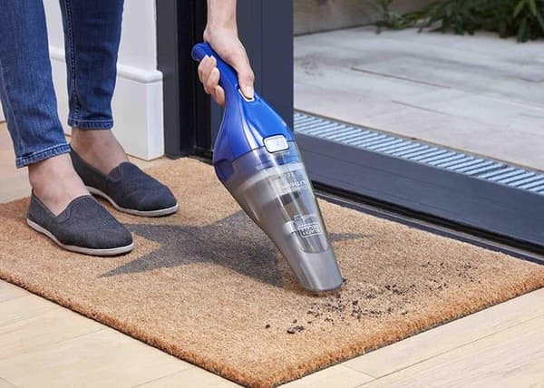 Sladdlös dammsugare med 3,6V uppladdningsbart litiumbatteri 1,5 Ah Black + Decker NVC115WA