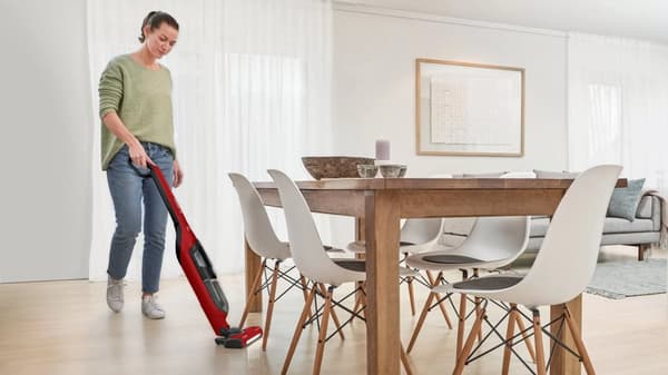 Bosch Serie 4 BBH3ZOO28 varsi-imuri/sähköharja Akku Kuiva Pölypussiton 0,4 L Punainen 2,15 Ah