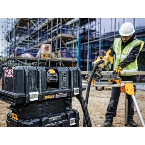 Dewalt DCV586MT2 Klass M Våt- och torrdammsugare 54 Volt 6,0 Ah Li-ion med 2 batterier och snabbladdare