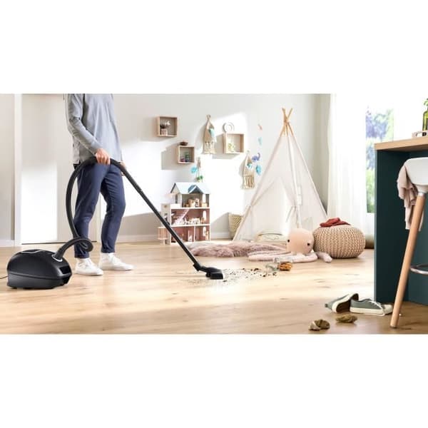 BOSCH Serie 4 BGB41BA1 - Pölypussillinen sylinteripölynimuri - 11 m kantama - 4 litran pölypussitilavuus - 75 dB - 700 W - Musta
