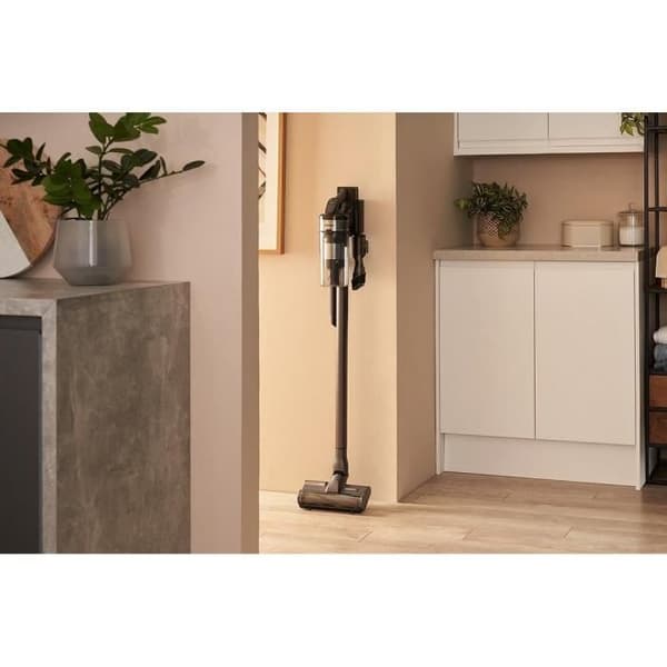 SAMSUNG Jet 75E Complete VS20B75CR5 - Langaton harjaimuri - Teho 200 AW - Ajoaika 60 min - Seinälle kiinnitettävä pistoke - 3 harjaa