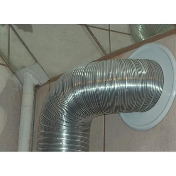 Metallisk ventilationskanal och röret som slutar med helt preoperativt maskeringselement med en diameter på 100 mm.