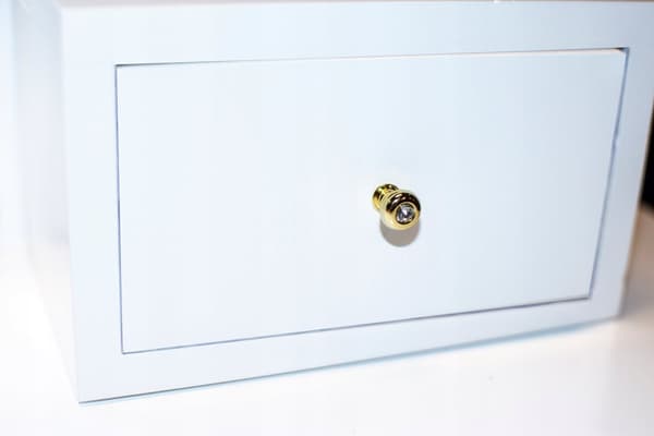 Skandinavisk kosmetisk toiletbord med LED spejl