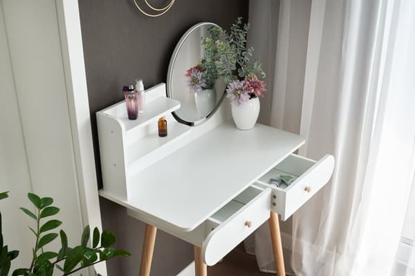 SCANDI kosmetiska toalettbord med spegel, skandinaviskt