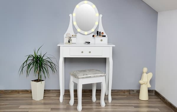 Kompakt hvid LED-toiletbord med taburet til små rum