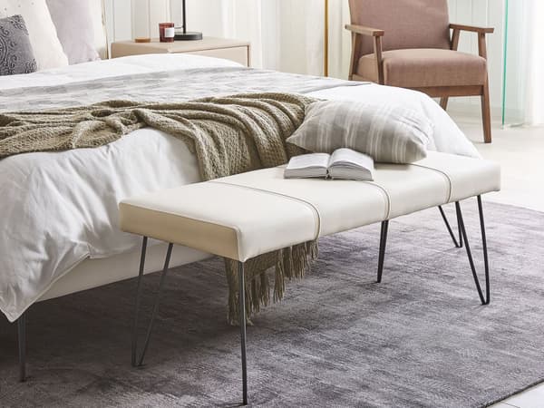 Bænk Hvid Polstret Kunstlæder med Metalben 104 x 43 x 45 cm Dekorativ Sengebænk Fodstøtte Moderne Indendørs til soveværelse Entré
