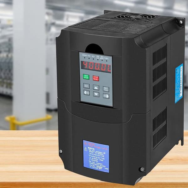4KW 380V frekvensomriktare med oberoende kontrollpanel, 3-fas in/utgång, sinusvågsstyrningssystem, effektiv kylning, med flera skydd