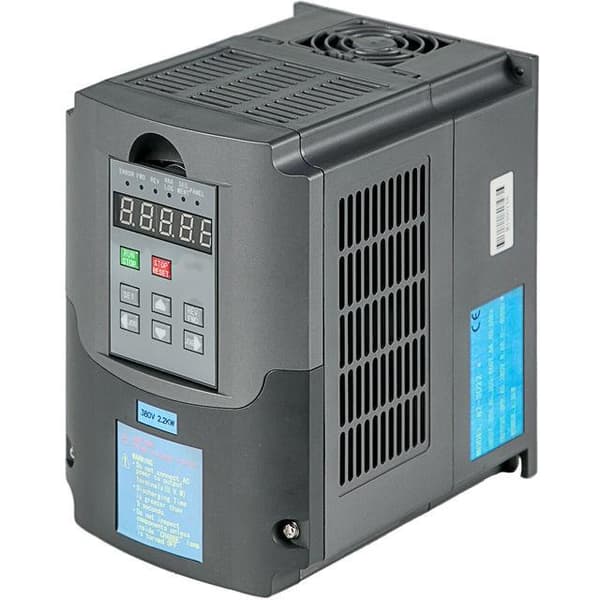 2.2KW 380V frekvensomriktare med oberoende kontrollpanel, 3-fas in/utgång, sinusvågsstyrningssystem, effektiv kylning, flera skydd