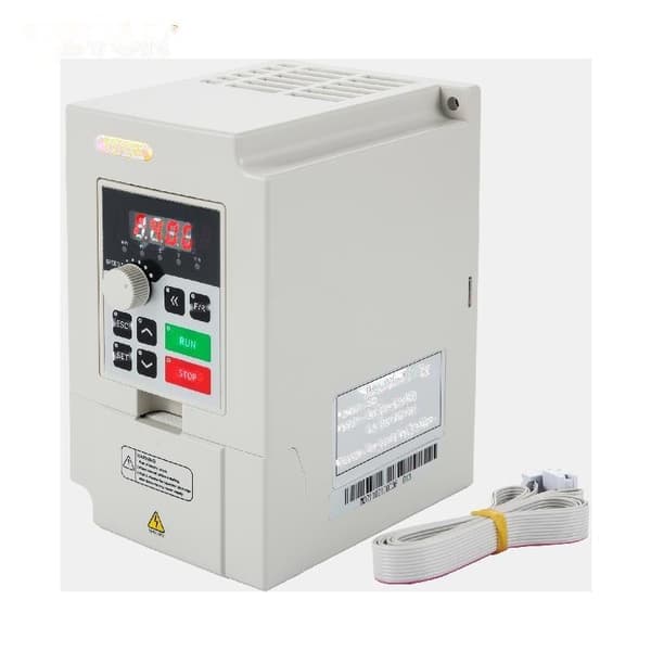 Taajuusmuuttaja 2,2/3/4/7,5 kW - Siniaalto PWM, digitaalinäyttö ja hiljainen toiminta, suuri voimahetki
