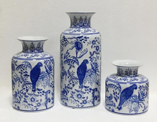Large and sumptuous porcelain vase with hand-painted decor