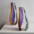 Miniatyrbillede 2 af 3: Orchid Vase Lilac/Amber Large - Kosta Boda