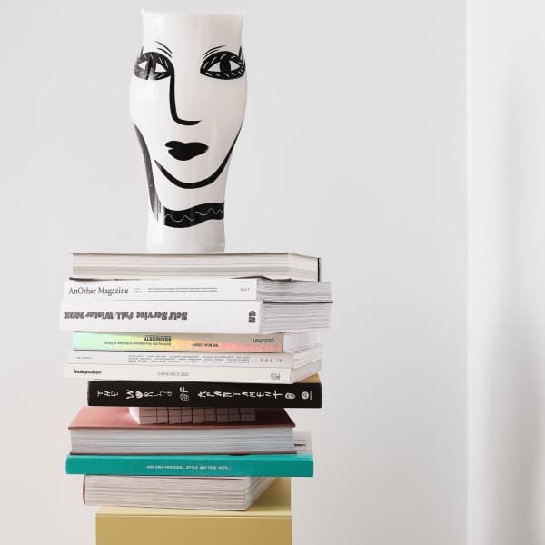 Open Minds Vase White/Black, H 36cm - Kosta Boda