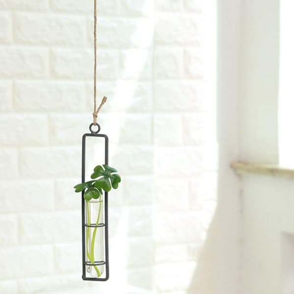 Hengende glassvase med stålramme