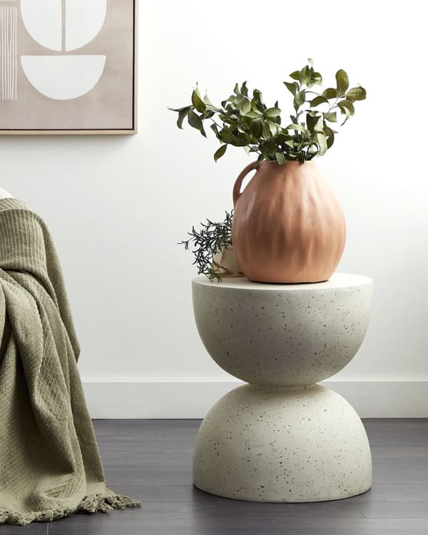 Dekorativ vase beige 27 cm terracotta håndlavet med hank rund moderne