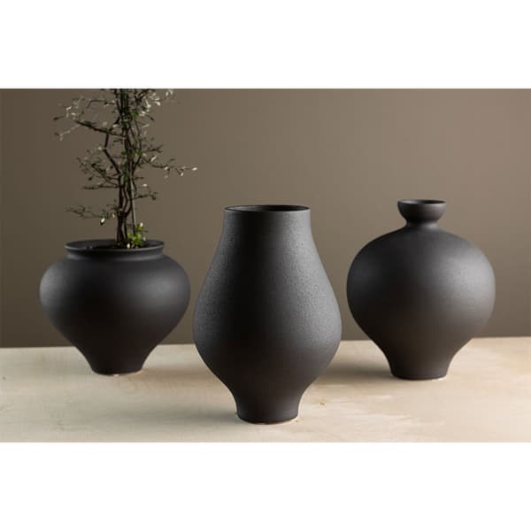 Rellis vase svart.