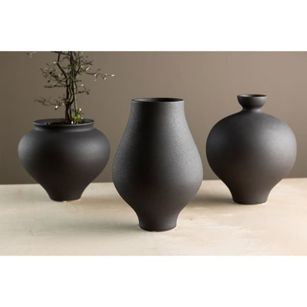 Rellis vase svart.