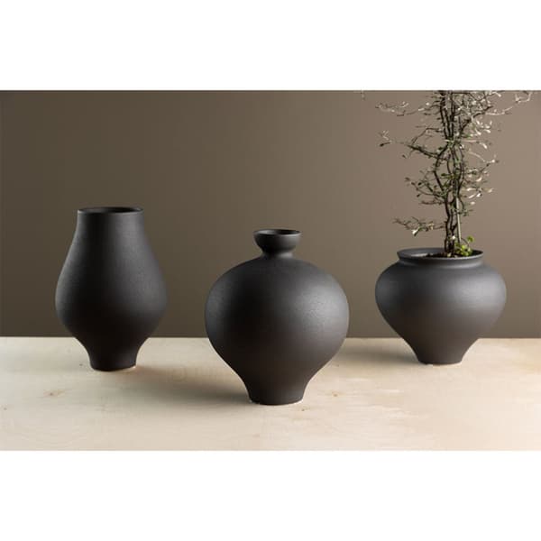 Rellis vase svart.