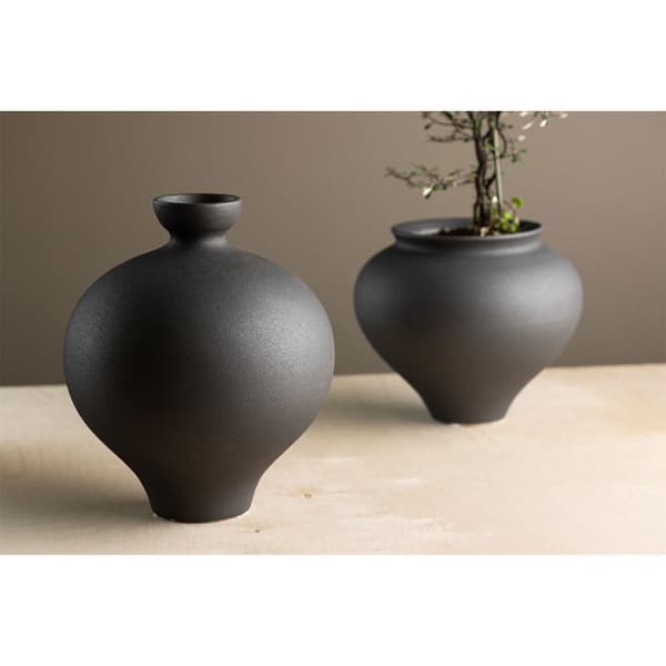 Rellis vase svart.
