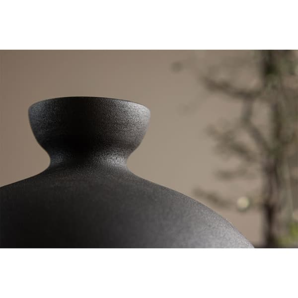 Rellis vase svart.