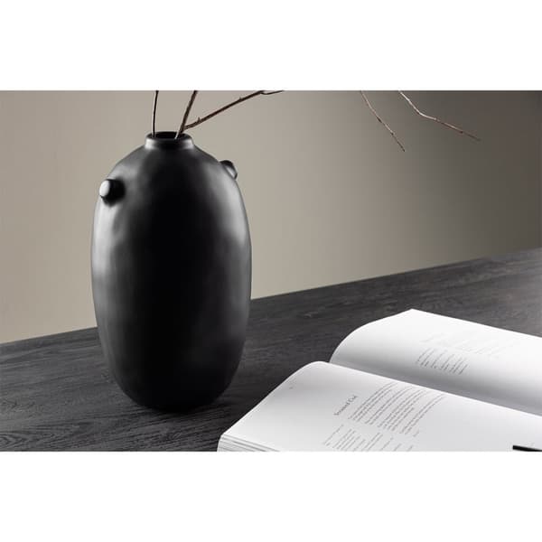 Madi vase svart.