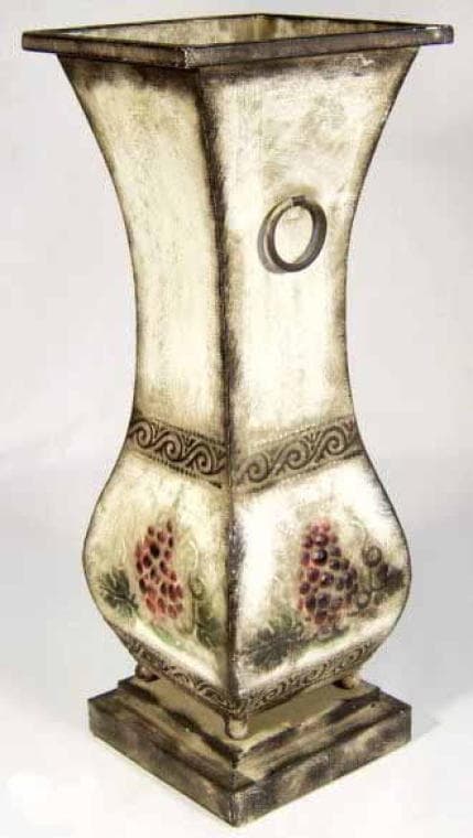 Creme vase, Højde 37cm og Bredde 18cm, med dekorationer