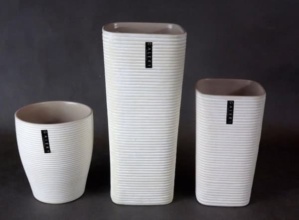 Keramisk vase (cover) med cappuccino-farvede striber 12,8x12,8x15 cm