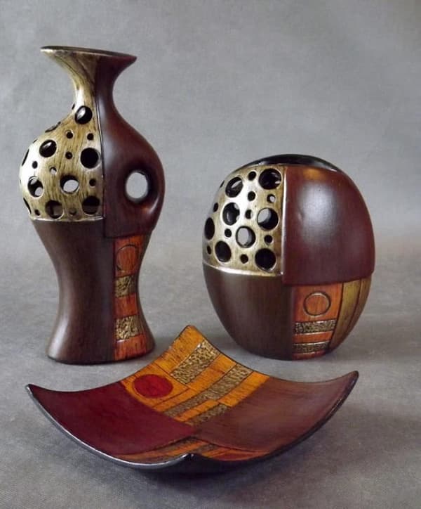 Keramisk vase i brune nuancer med skridsikre gummibånd 18x15x9 cm