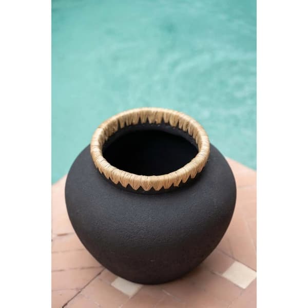 Rootz Styly Black Vase - Terracotta Masterpiece - Eartancware - Coastal Vibes - 29 cm x 29 cm x 23 cm