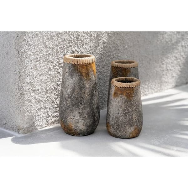 Rootz Sneaky Vase - Antik Grå Vase - Slank Terracotta Vase - Ideel til tørrede blomster - 14 cm x 14 cm x 26 cm