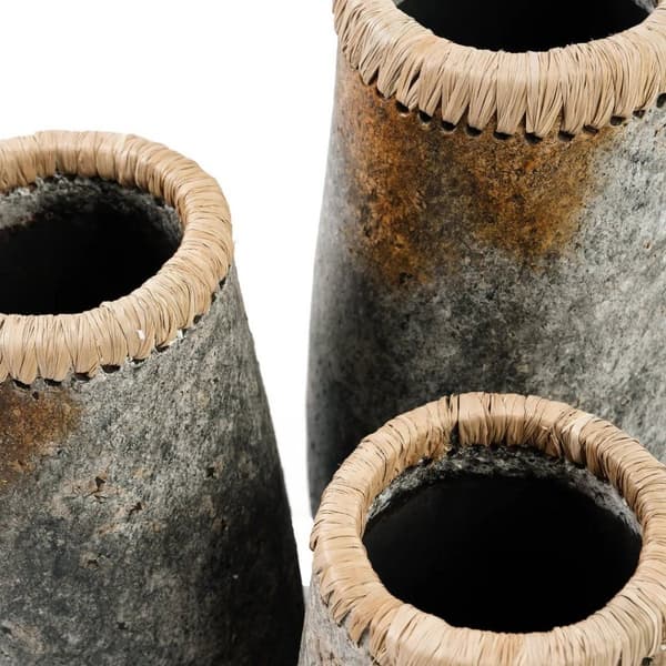 Rootz Sneaky Vase - Antik Grå Vase - Slank Terracotta Vase - Ideel til tørrede blomster - 14 cm x 14 cm x 26 cm