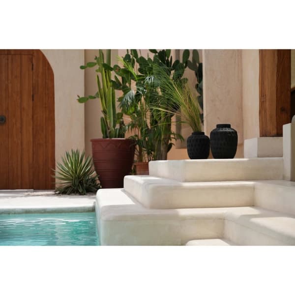 Rootz Peaky Vase - Svart - Stora - Dekorativa vaser - Terakotta Vaser - Ribbad struktur - 19 cm x 19 cm x 22 cm