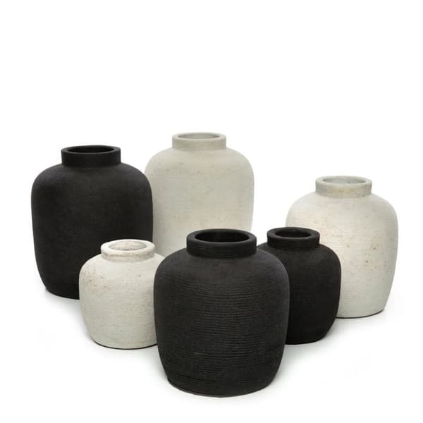 Rootz Peaky Vase - Svart - Stora - Dekorativa vaser - Terakotta Vaser - Ribbad struktur - 19 cm x 19 cm x 22 cm