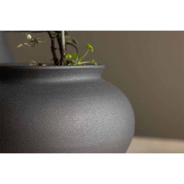Rellis vase sort.