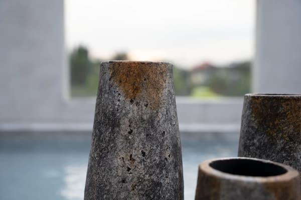 Den Uhyggelige Vase - Antik Grå - S