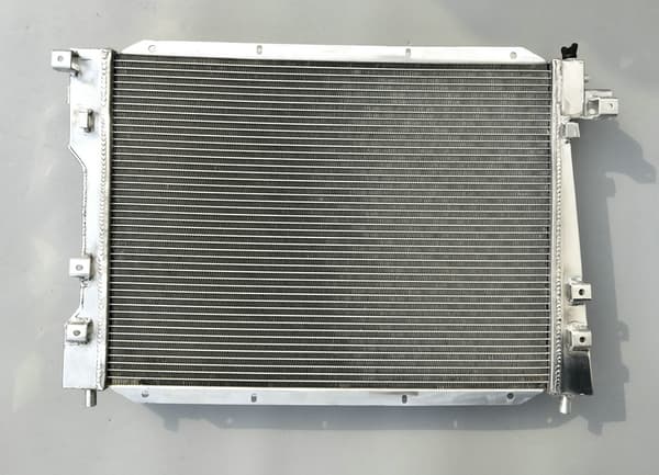 Aluminiumradiator, højtydende køling, letvægtskonstruktion, forbedret kompatibilitet