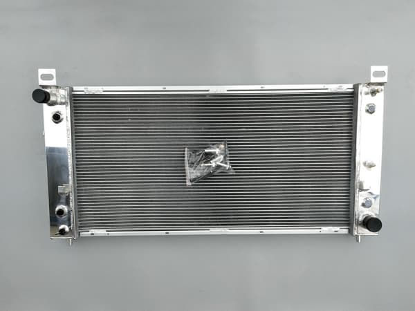 Højtydende aluminium køler, passer til Hummer H2 6.0 V8, kompatibel med Silverado 6.0 V8, holdbar legeringskonstruktion.