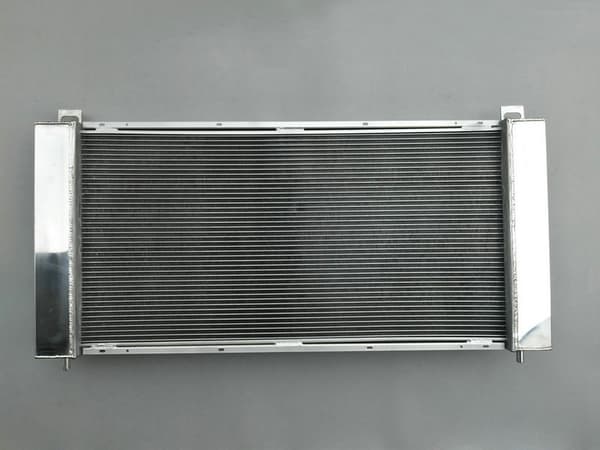 Højtydende aluminium køler, passer til Hummer H2 6.0 V8, kompatibel med Silverado 6.0 V8, holdbar legeringskonstruktion.
