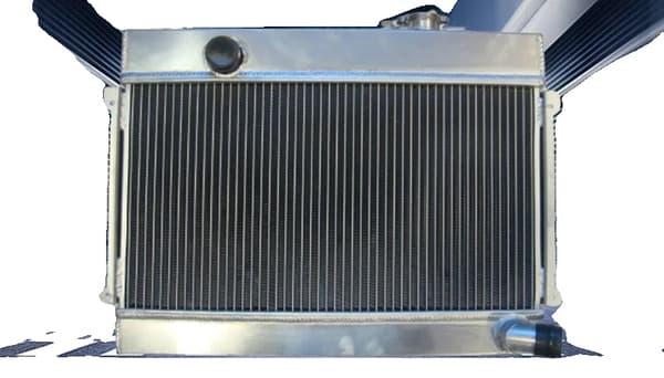 3-rækket aluminiumskøler, kerne størrelse 490mm x 270mm, indløb/udløb 34mm, kompatibel med manuel transmission