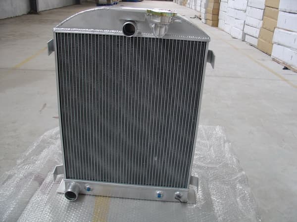 Alle aluminiumradiatorer til klassiske Ford-modeller, skræddersyet til 1928-1931 Model A, højtydende køling, holdbar konstruktion.