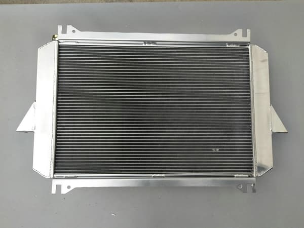 Aluminium Racing Kylare, 3 Rader, Optimerad Kylningseffektivitet, Direkt Passform för Nissan Patrol MQ P40